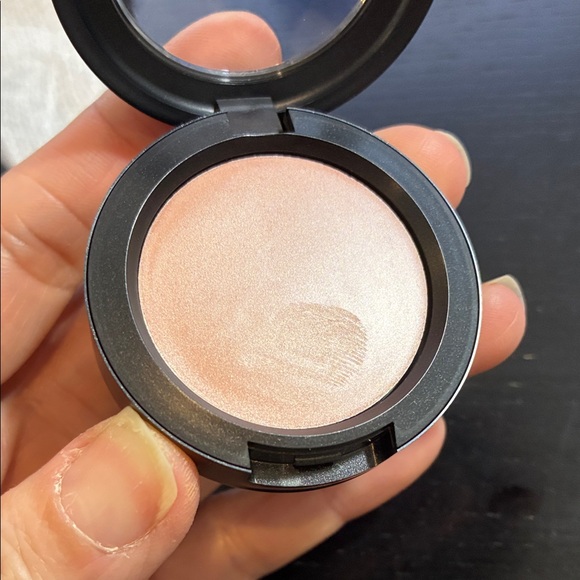 MAC Cosmetics Cream Colour Base - Picture 5 of 5